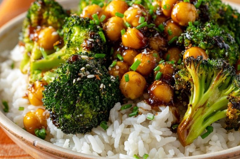 Knusprige Teriyaki-Brokkoli-Kichererbsen-Bowl