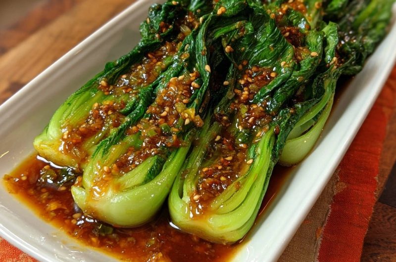 Asiatischer Bok Choy mit Knoblauch-Sesam-Soße