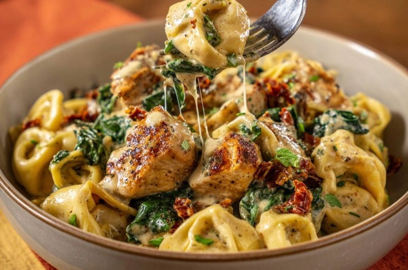 Cremige Tortellini mit Hähnchen und Spinat