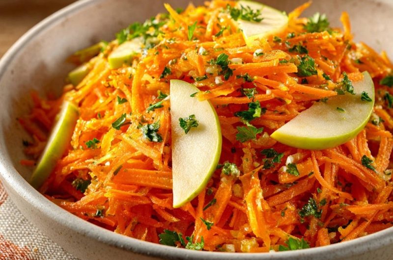 Knackiger Karotten-Apfel-Salat