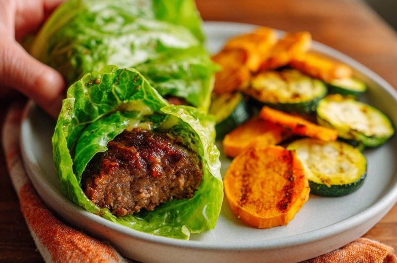 Salat-Wraps mit Patties und Gegrilltem Gemüse