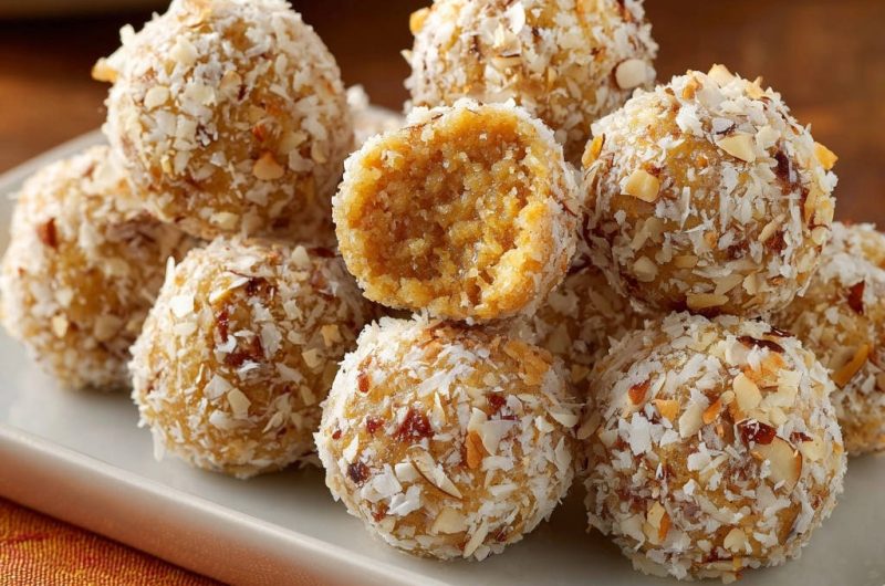 Süße Mandel-Kokos-Kugeln