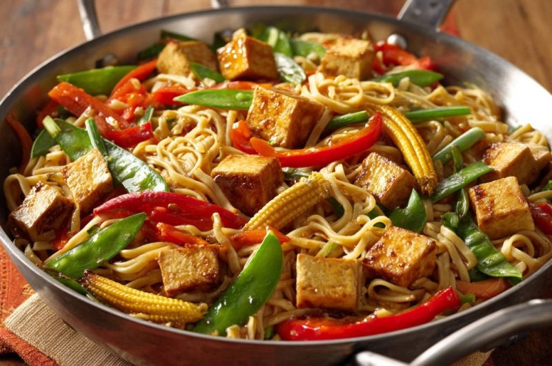 Asiatische Tofu-Nudel-Pfanne
