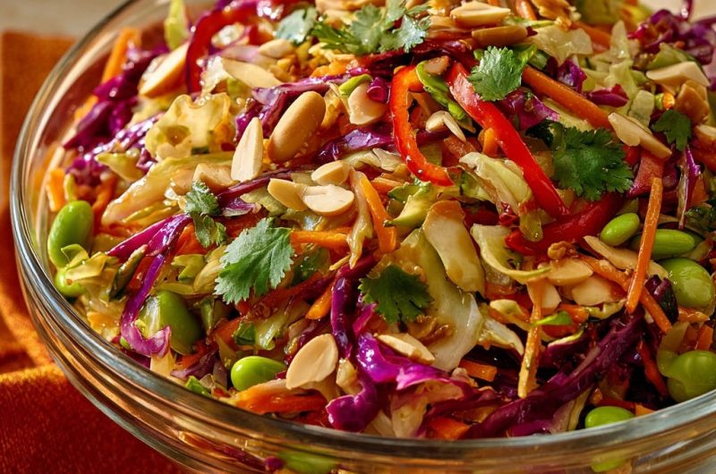 Asiatischer Krautsalat mit Erdnuss-Dressing