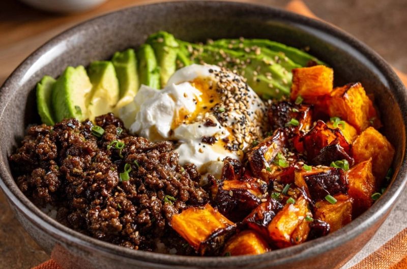 Süßkartoffel-Hackfleisch-Bowl mit Avocado