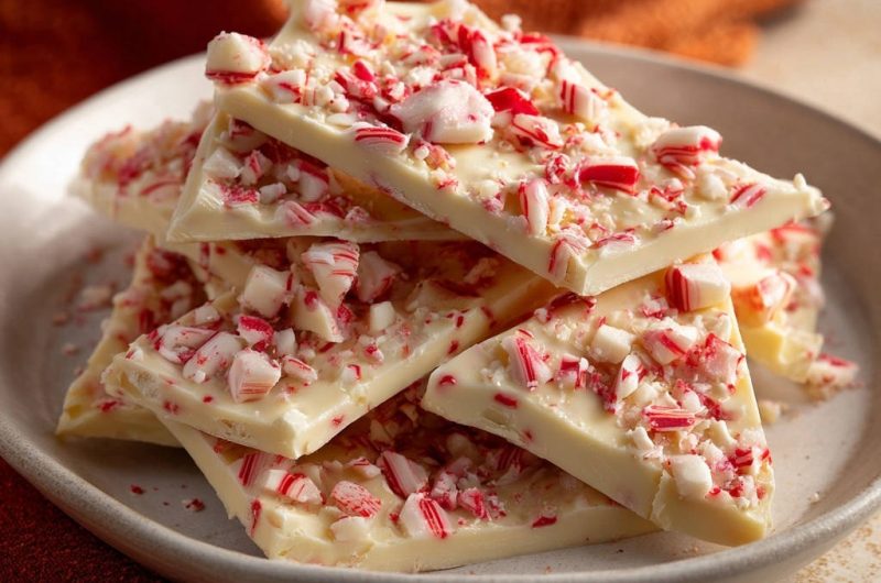 Weiße Schoko-Pfefferminz-Platte