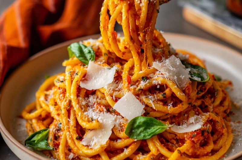 Tomaten-Bucatini