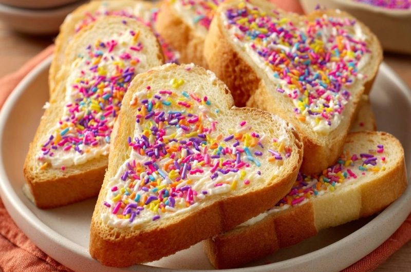 Bunte Herz-Toasts (Streusel haften garantiert!)