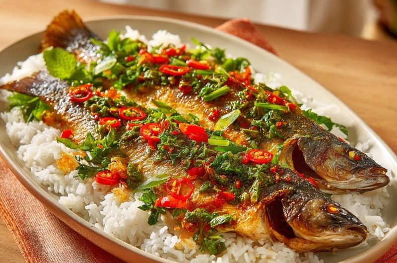 Knusprige Forelle mit Chili-Kräutern auf Reis