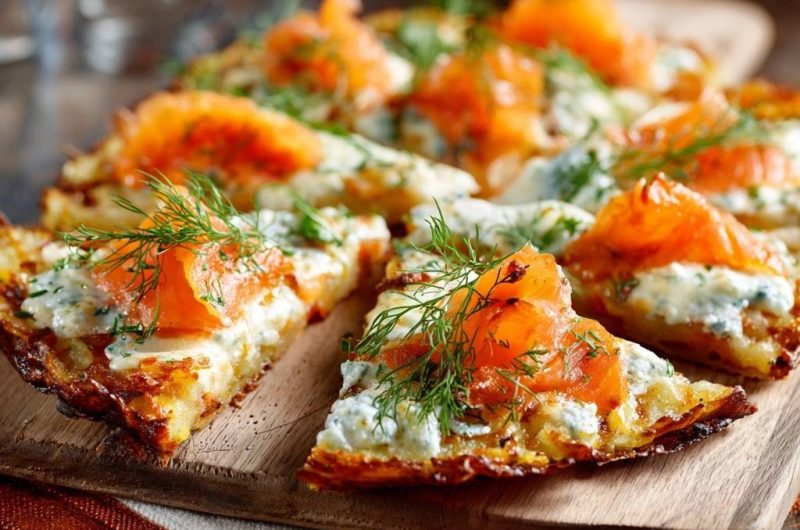 Knusprige Kartoffelpizza mit Lachs und Dill (Nie wieder matschiger Boden!)