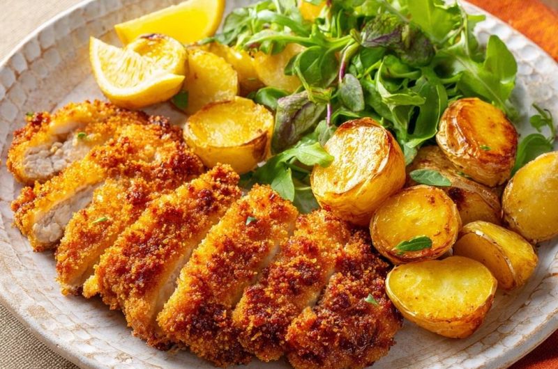 Knuspriges Paniertes Hähnchen mit Babykartoffeln und Rucola (Nie wieder matschige Panade!)
