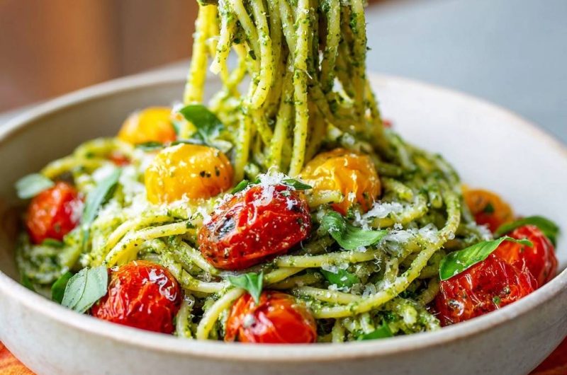 Pesto-Spaghetti mit gerösteten Tomaten (Nie wieder öliges Pesto!)