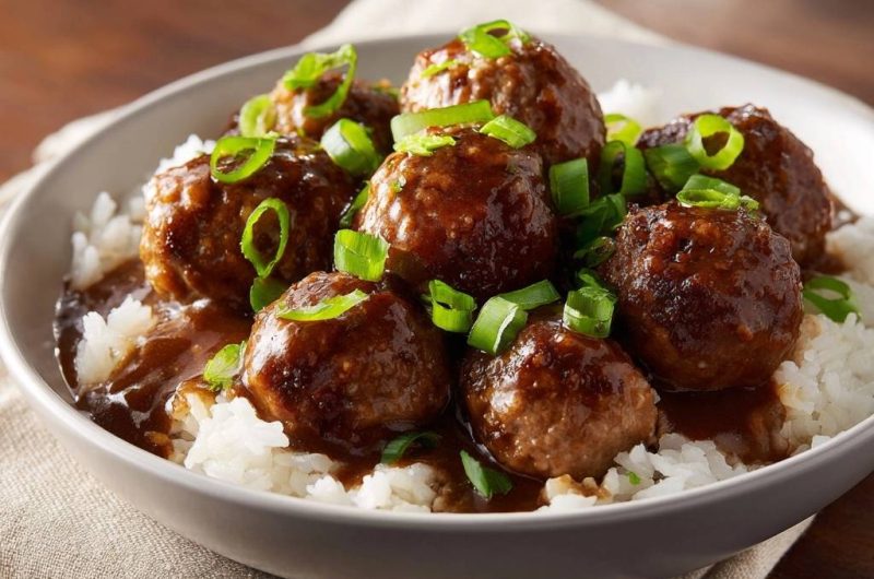 Asiatische Fleischbällchen in glänzender Soße