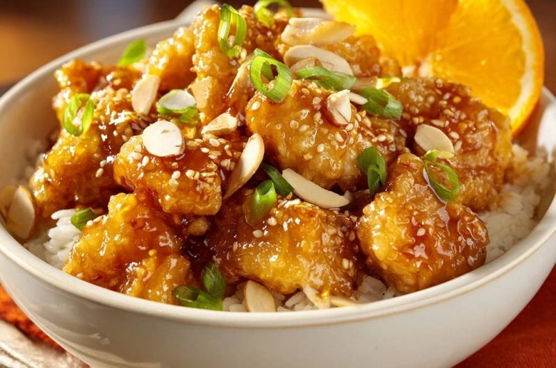 Knuspriges Orangen-Hähnchen auf Reis