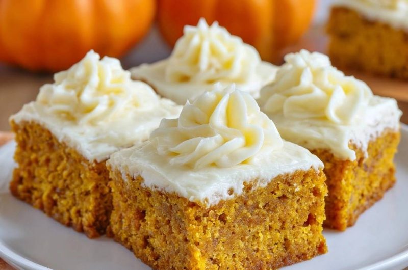 Saftige Kürbis-Squares mit Frischkäse-Frosting