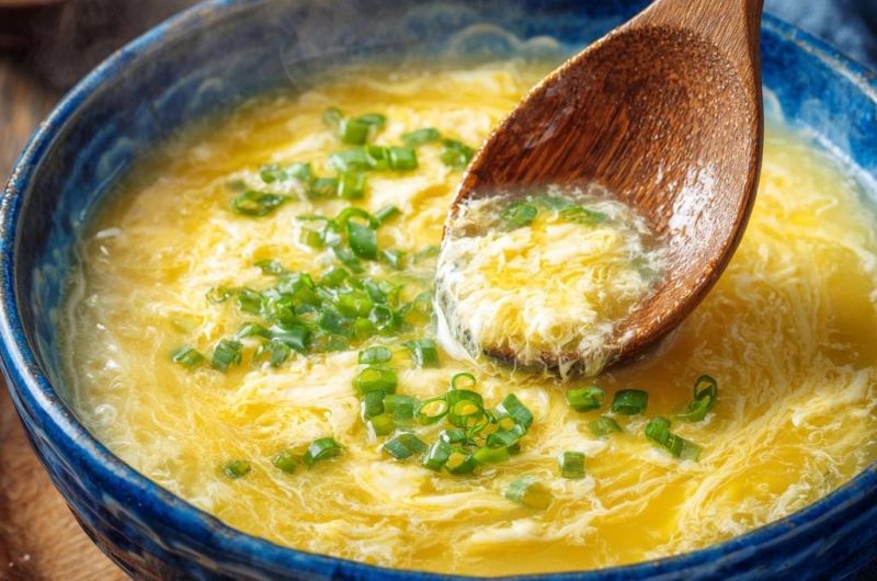 Seidige Eierfasernsuppe