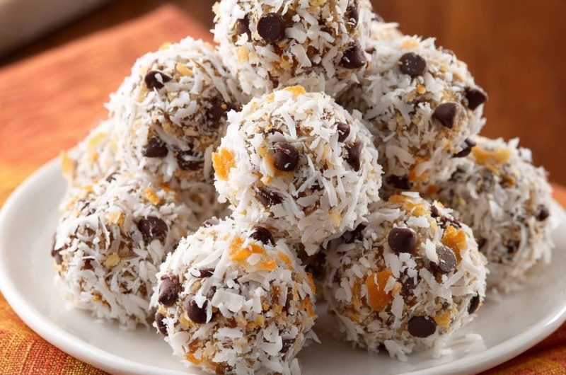 Kokos-Aprikosen-Schoko-Bällchen