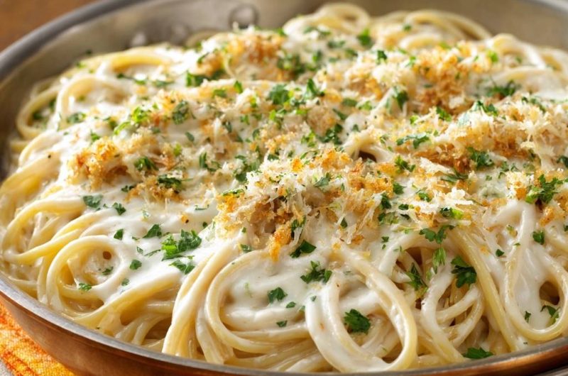 Cremige Linguine mit Parmesan