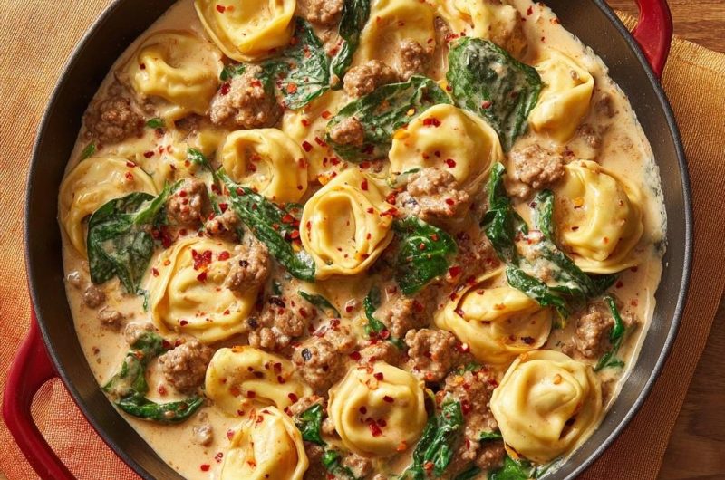 Cremige Tortellini-Pfanne mit Rinderhack und Spinat (Keine wässrige Soße mehr)