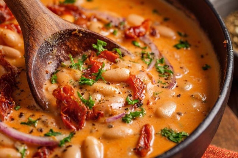 Cremige weiße Bohnen mit Sonnentomaten