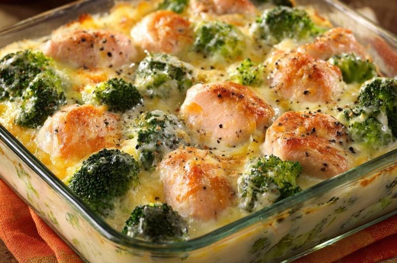 Cremiger Brokkoli-Hähnchen-Auflauf