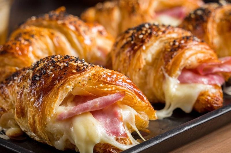 Knusprige Schinken-Käse-Croissants