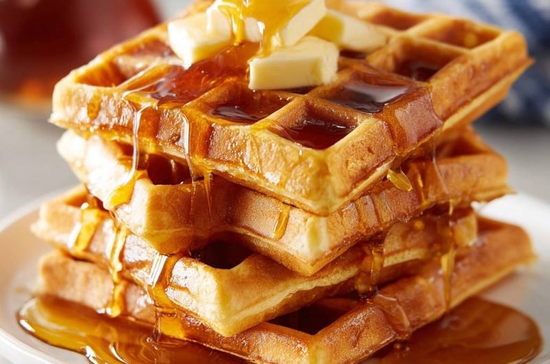 Knusprige Waffeln mit Butter & Sirup