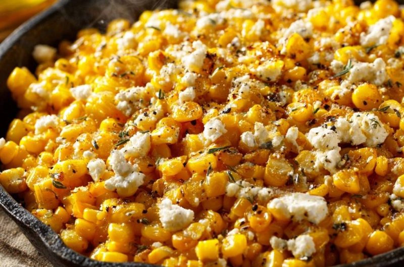 Knuspriger Pfannen-Mais mit Feta und Thymian