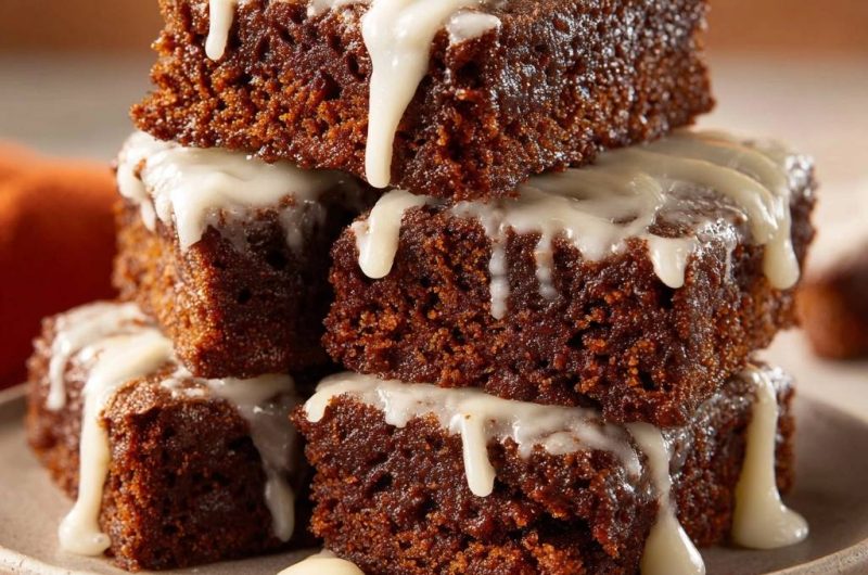 Saftige Kürbisriegel mit Frischkäse-Frosting