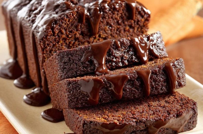 Saftiger Schokoladenkuchen mit Guss