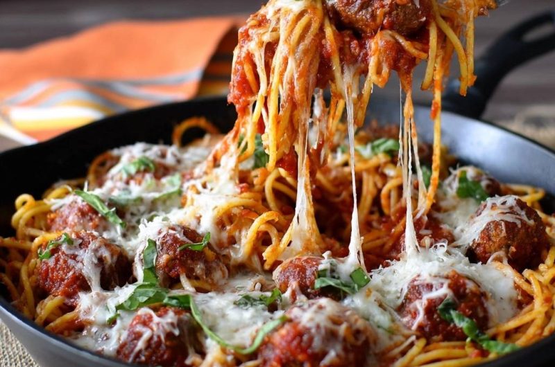 Spaghetti mit saftigen Fleischbällchen