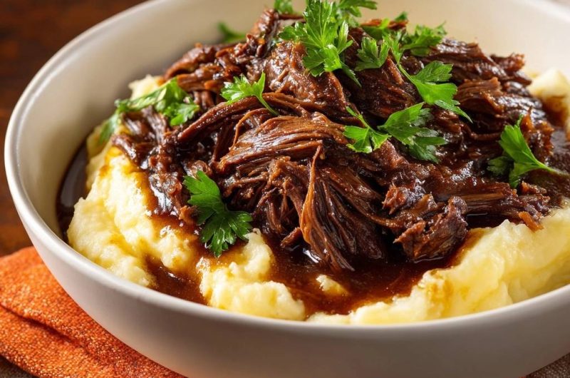 Zartes Rindfleischragout mit Kartoffelpüree