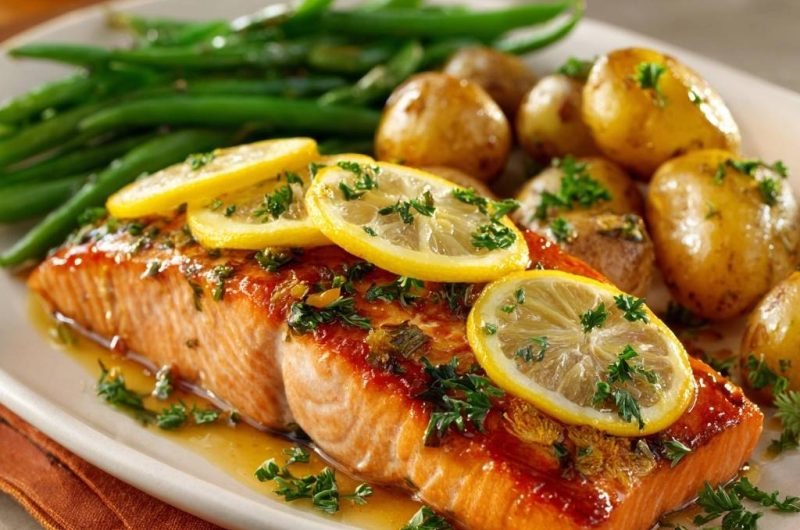 Zitronen-Glasierter Lachs mit Bohnen & Babykartoffeln