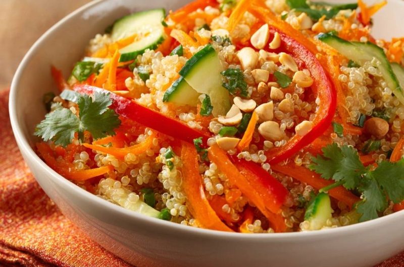 Bunter Quinoa-Gemüsesalat (Nie wieder matschige Quinoa!)