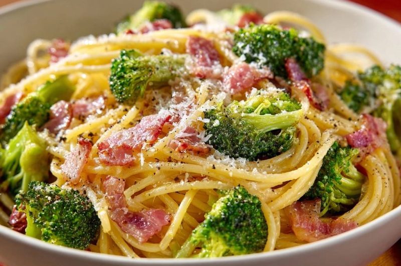 Cremige Spaghetti mit Brokkoli und Bacon