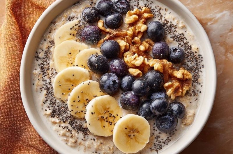 Cremiger Blaubeer-Bananen-Haferbrei (Nie wieder klumpig!)