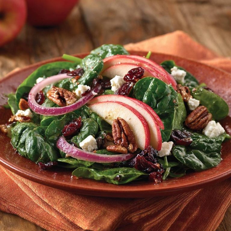 Frischer Spinatsalat mit Apfel und Pekannüssen: Knackig & Frisch