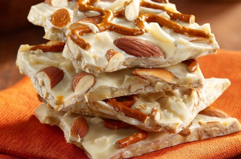 Weiße Schoko-Brezel-Bark mit Mandeln (Nie wieder weiche Brezeln!)