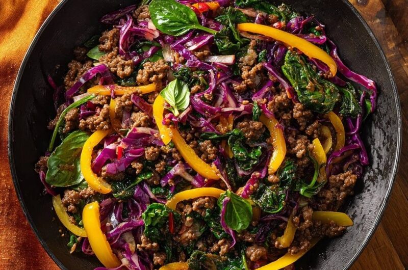 Bunte Rindfleisch-Pfanne mit Rotkohl