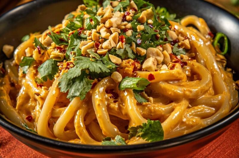 Cremige Erdnuss-Udon-Nudeln
