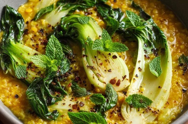 Cremiges Rote Linsen Dal mit Pak Choi