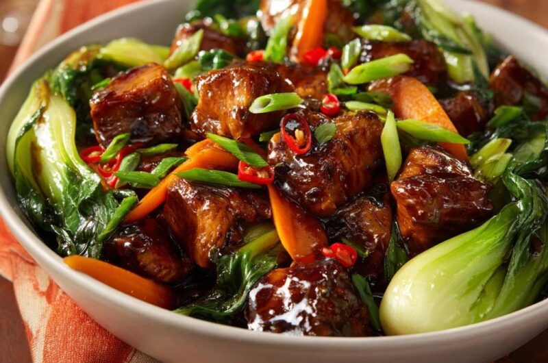 Glasierte Rindfleisch-Wokpfanne mit Pak Choi