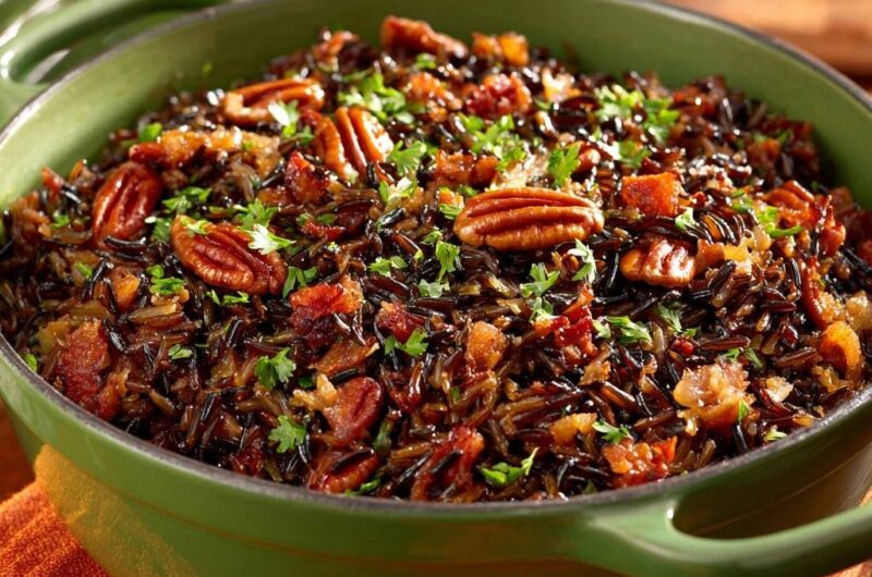 Herzhafter Wildreis-Topf mit Pekannüssen