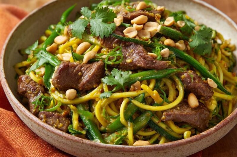 Rindfleisch-Zucchini-Pfanne mit Erdnüssen