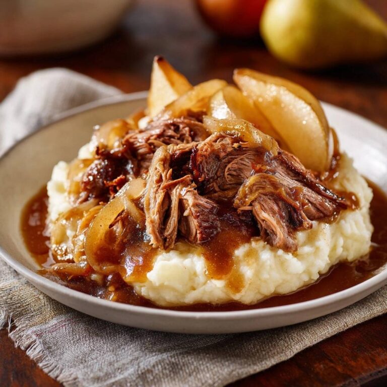 Zarter Rinderschmorbraten mit Birnen und Kartoffelstampf