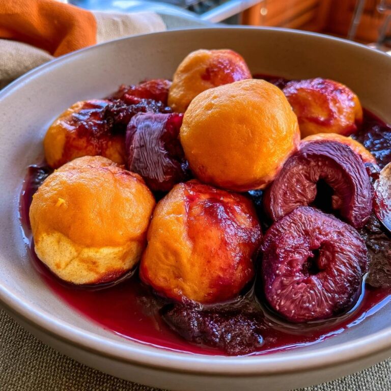 Kürbis-Dampfnudeln mit Zwetschgenkompott