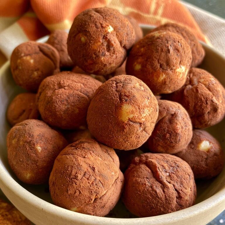 Zarte Kürbis-Marzipankartoffeln mit dunklem Kakao